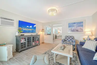 Image de All-New, Walk to Beach & Village, Private and Cozy