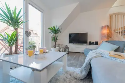 Image de Modern holiday apartment with balcony, garden view and parking in Börgerende