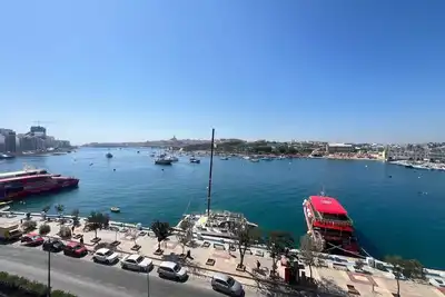 Sliema 3bdr Flat with Seaview and Jacuzzi