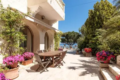 Image de Villa haut de gamme à Cannes avec extérieur