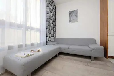 Image de Spacious Apartment close to Airport | Parking | Workspace