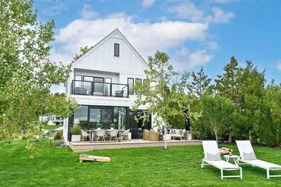 Image de Gorgeous 3-bedroom lakefront house with Ac on charming Big Cedar Lake!