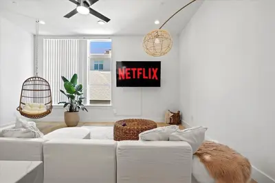 Image de Luxury Dallas Townhome w/ Rooftop Bbq - Swings