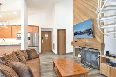 Image de Flying Dutchman Slopeside Condo: Pool/Hot Tub Access, On Shuttle Route