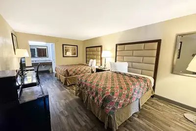 Image de Budget-Friendly Room w/ Free Parking & Easy I-77 Access – Value Focused
