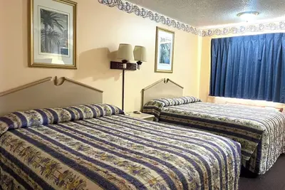 Image de 2 Rooms - Relax and Recharge in Affordable Comfort Off Hwy 62 w/ Free Parking!
