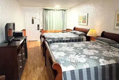 Image de Affordable Room w/ Free Parking – Perfect for Budget Travelers!