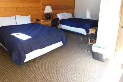 Image de Pet-Friendly 2 Queen Suite w/ Kitchenette near Packwood Timberland Library!