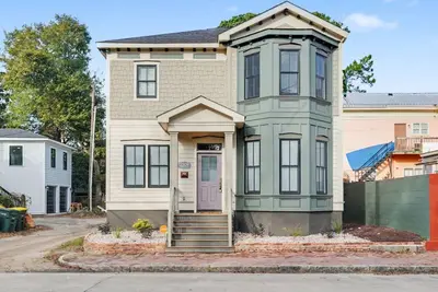 Image de Gorgeous new construction in Starland!