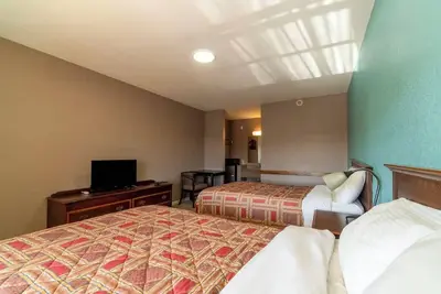 Image de 2 Practical Family Accommodations w/ Free Parking - Perfect for Travelers