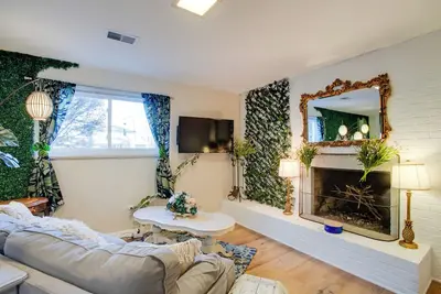 Image de Work & Play Near Old Town Arvada: Pets Welcome!