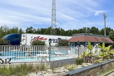 Image de 4 Affordable Rooms near I-77 in Ridgeway | Free Parking & Seasonal Outdoor Pool