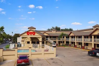 Image de 1 Unit | Stylish Premium 2 Queen Bed Escape • Pool, Pets Welcome & Free Parking