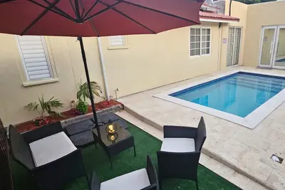 Image de Poolhouse@Countryclub  2-bedroom house w/ Pool in Portmore CountryClub, Jamaica.