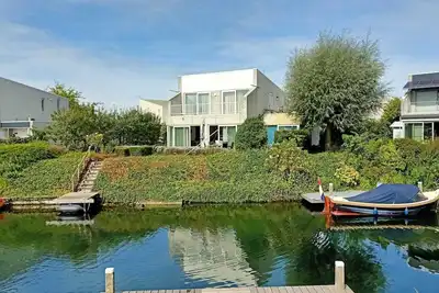 Image de Detached holiday home with direct access to Lake Veere.