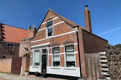 Image de Detached, comfortable holiday home within walking distance of the Oosterschelde near the North Sea beach and Veerse Meer.