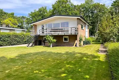 Image de Completely renovated detached holiday home with private garden.