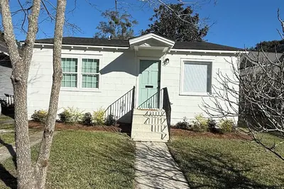 Image de Selma Street Retreat-brand new renovation in walking distance to parades