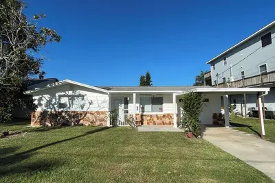 Canalfront 3 Bed 2 Bath Renovated House - Pet Friendly