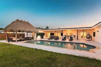 Image de Spacious 5. 5 Br Villa | Heated Pool, Grill, Tiki