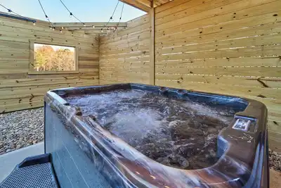 Image de Cozy Retreat w/ Hot Tub & Lake Access
