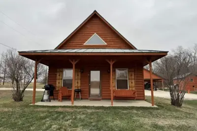 Image de Lakefront Cabin w/ Grill & Lake Resort Amenities