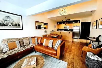 Image de Condo Ananda - Ski in/out Mountain Views + Hot Tub