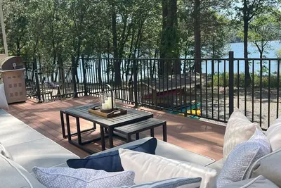 Image de Lakefront, 3300 Square Feet, 4 Bedrooms, Sleeps 12 - Shasta Lakeshore Retreat 20