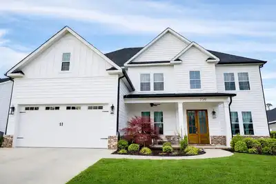 Image de Masters Elegance: New Custom Modern Luxury Near Augusta National Golf Course