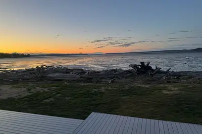 Image de 3-bedroom beachfront home with Ac, amazing views - great location for exploring!