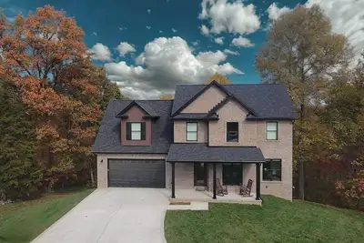 Image de Spacious 5-bedroom house in serene Elizabethtown neighborhood made for groups