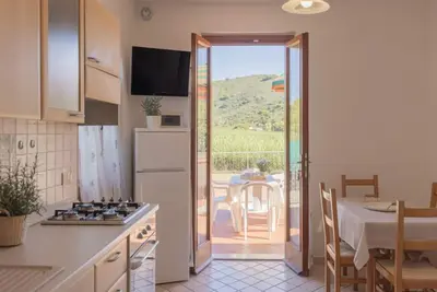 Image de Cozy one-bedroom apartment with large terrace