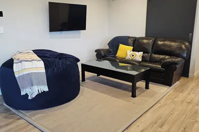 Image de Oasis for 5, close to wineries, both family friendly or an adults retreat!