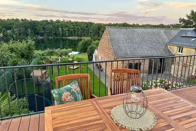 Image de Penthouse apartment with lake view