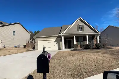 Image de Lovely home Newnan Georgia close to hospitals, stores, restaurants, etc.