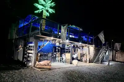 Image de Beach, Please - Waterfront - Shuswap Vacations & Sledding Accommodation