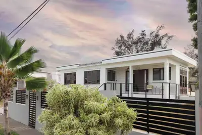 Image de Breezy Shore House – 5 Star Escape w/ Private Pool + Ocean Vibes