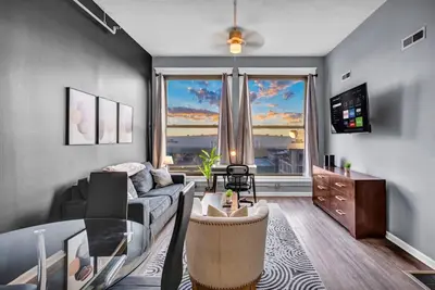 Image de 1br Loft w/ Sauna & Walk to Theater & Campus