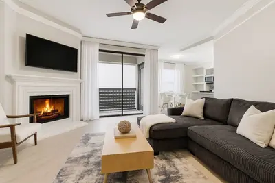 Image de Chic 2br Boho-Chic Retreat Garage, Pool, Gym