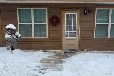 Image de Cozy 2 bedroom stand alone Quonset Hut in Mineral Point. One of a kind!