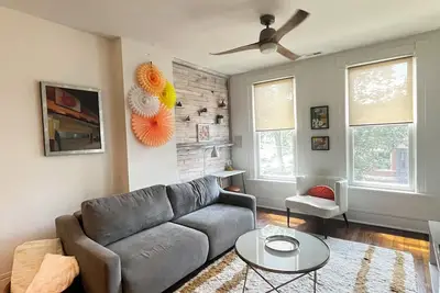 Image de Bright 2-Bedroom Logan Square Apartment – Your Perfect Chicago Base