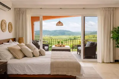 Image de Modern 2br/2ba with Ocean & Mountain Views - Playa Langosta - Pool - Beach