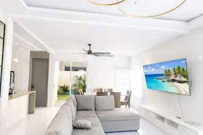 Image de Paradise Cove Modern 3bd 2-Story Home