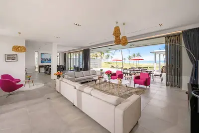 Image de Spacious 6 Br Beachfront Villa in Resort with Pool and Gym