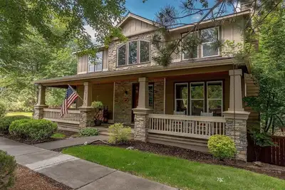 Image de Nw Bend Mountain Retreat w/ Hot Tub, Views & 3 Suites