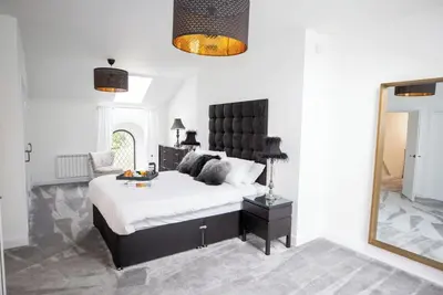 Image de Stunning 3 Bed Converted Village Hall