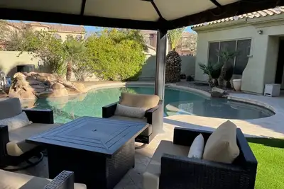 Image de Dream Come True: Pvt Htd POOLw/Waterfall, Covered Patio, Gas Grill & Fire Pit