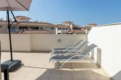 Image de Penthouse Apartment Sleeps 4 - Sea Views, Pool