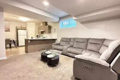 Quiet 2 bedrooms in maple area