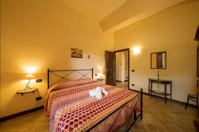 Image de Appartement 'Agriturismo Chianni - Trilocale 1' avec piscine, terrasse privée et Wi-Fi